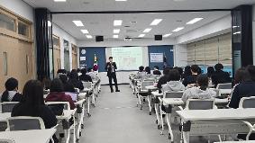 경민고, 28명의 전문가가 교실로 찾아오는 '2026 꿈길잡이 톡' 개최